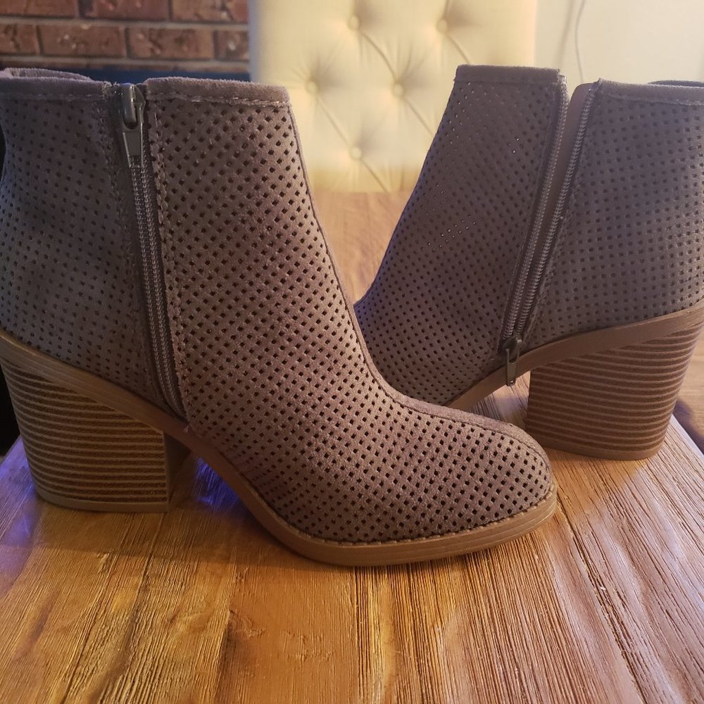 Soda Ankle Boots zipper sides grey.